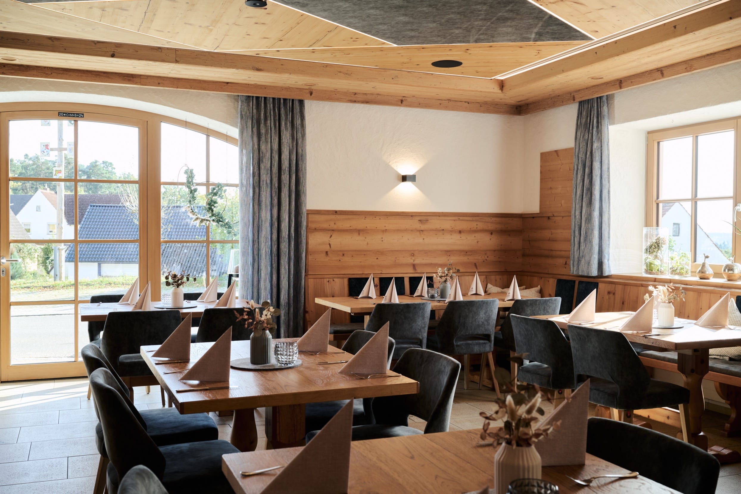 Landgasthof_zur_Linde_Restaurant_0980.jpg